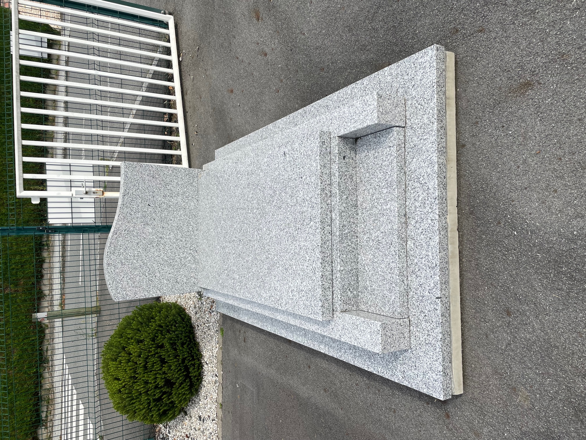 Monument fun&eacute;raire &mdash; Ch&acirc;teaugiron