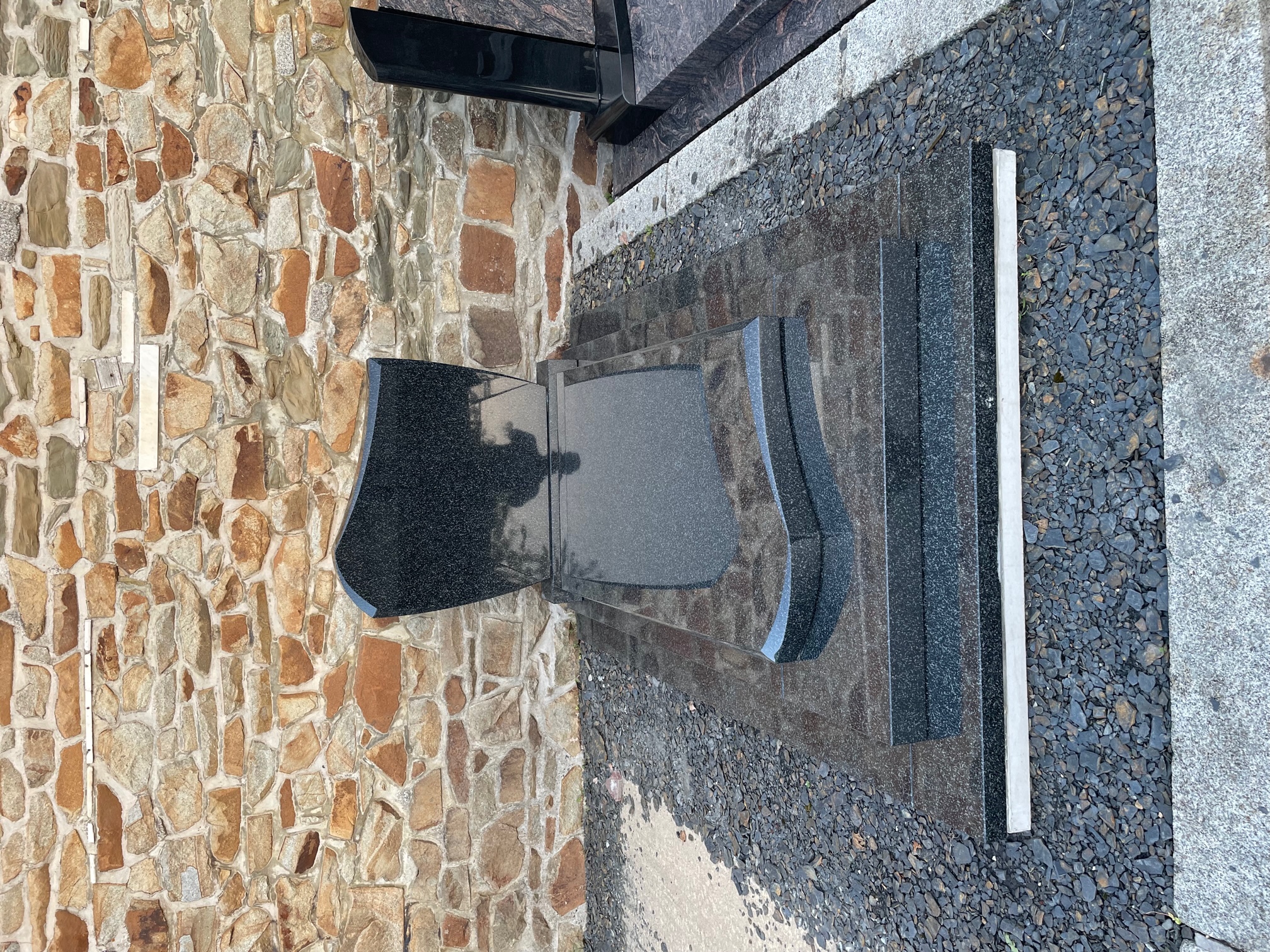 Monument fun&eacute;raire &mdash; La Guerche