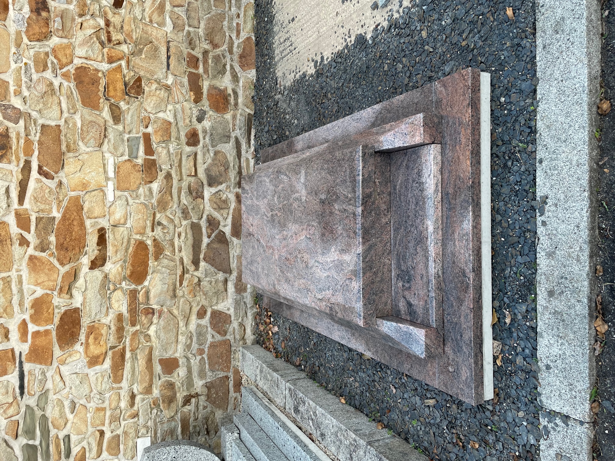 Monument fun&eacute;raire &mdash; La Guerche