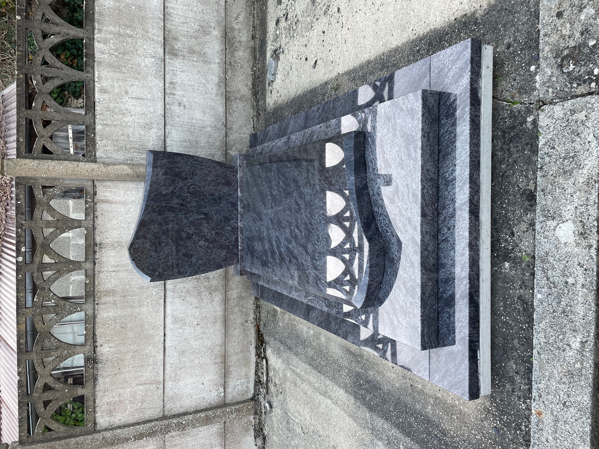 Monument fun&eacute;raire &mdash; La Guerche