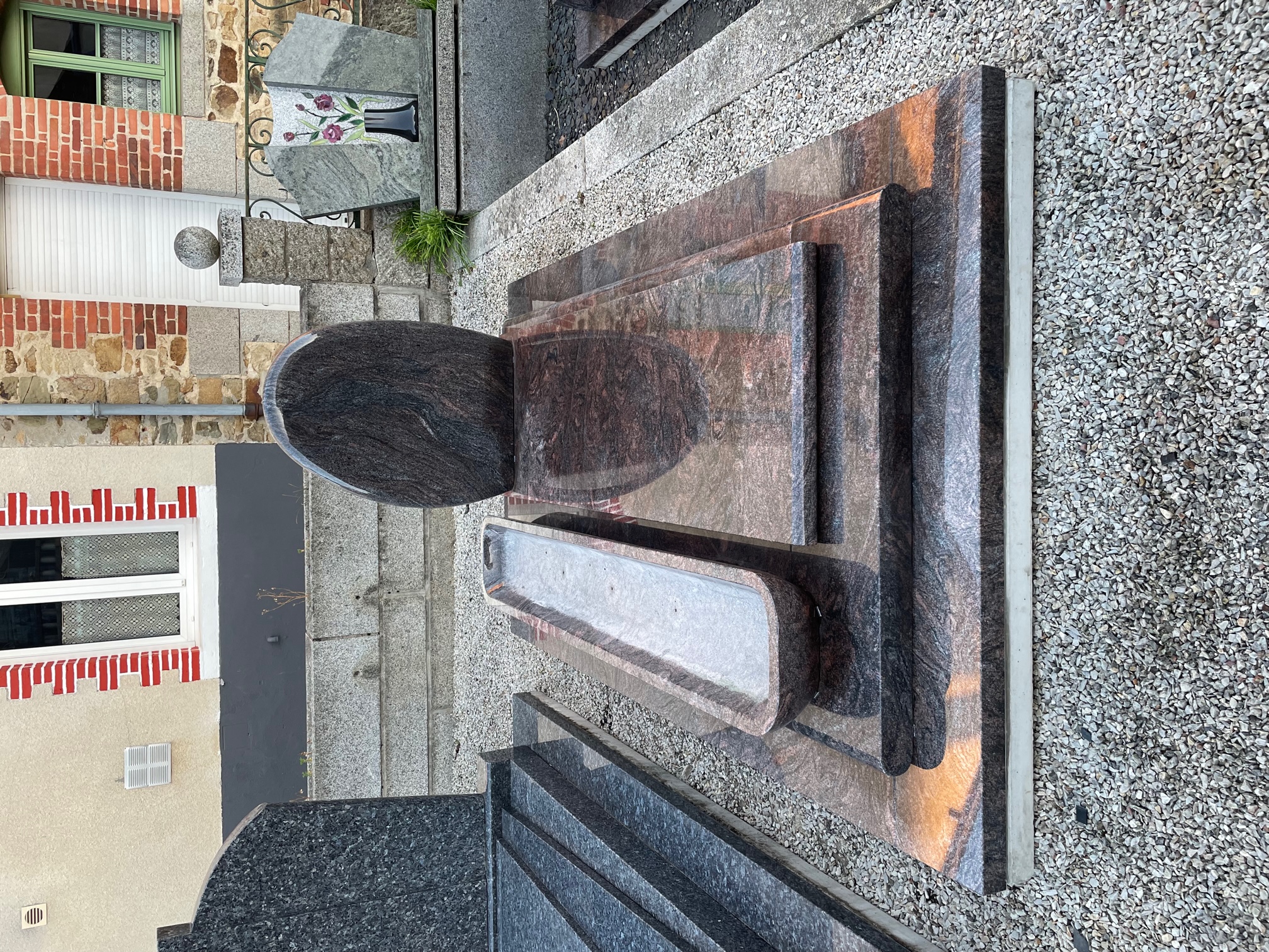 Monument fun&eacute;raire &mdash; La Guerche