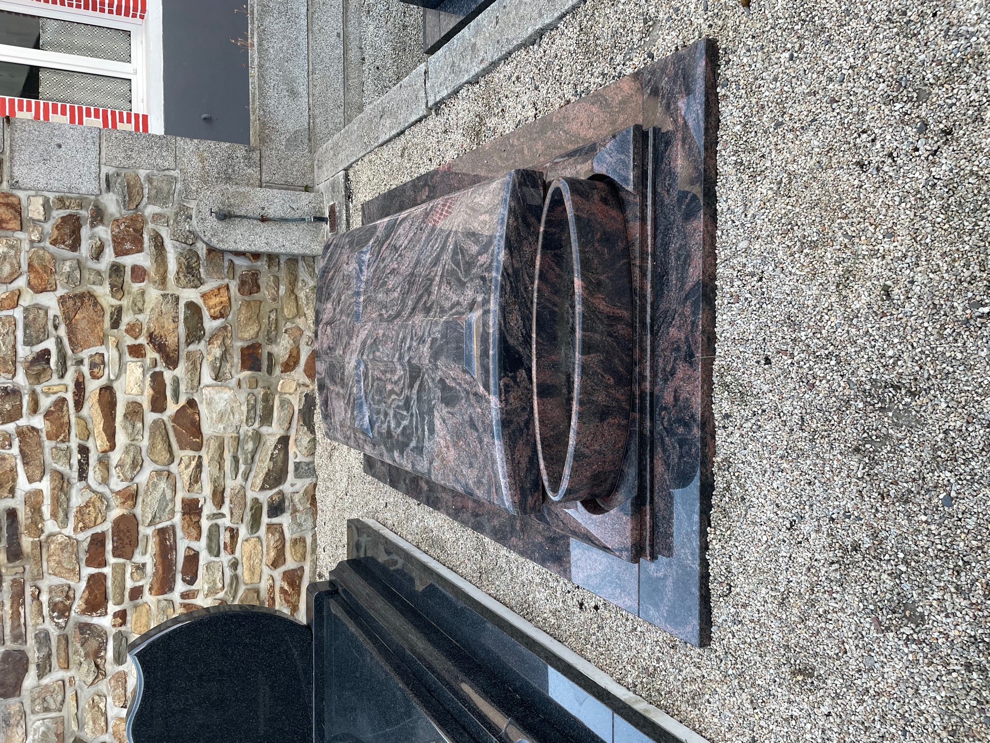 Monument fun&eacute;raire &mdash; La Guerche