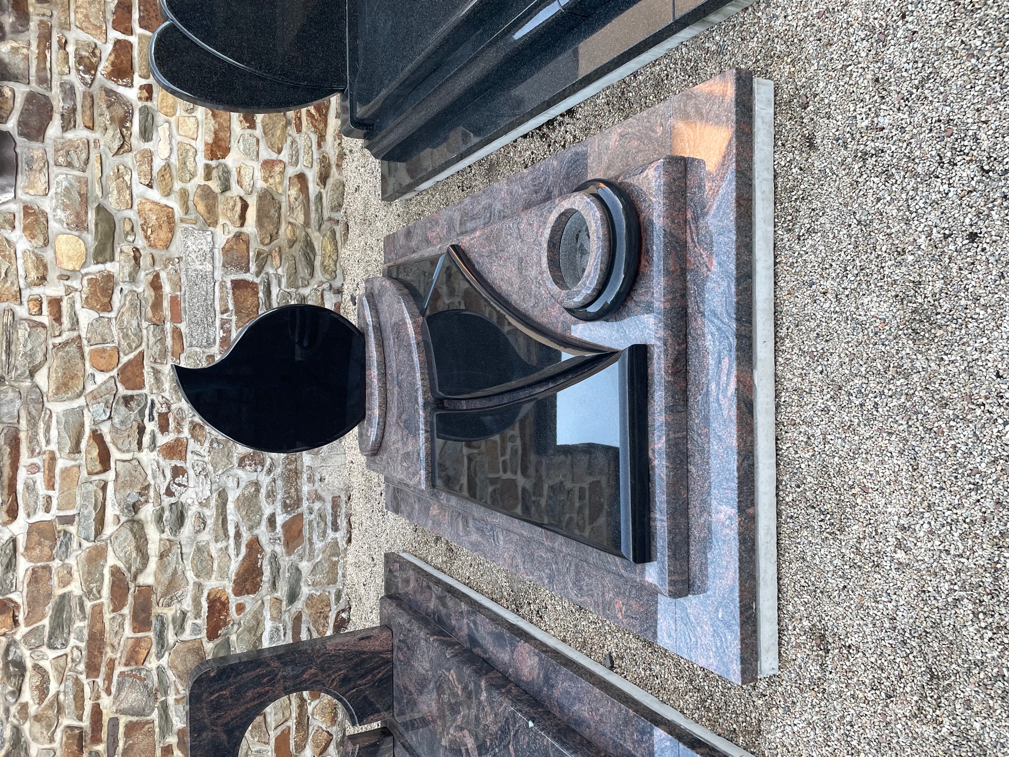 Monument fun&eacute;raire &mdash; La Guerche