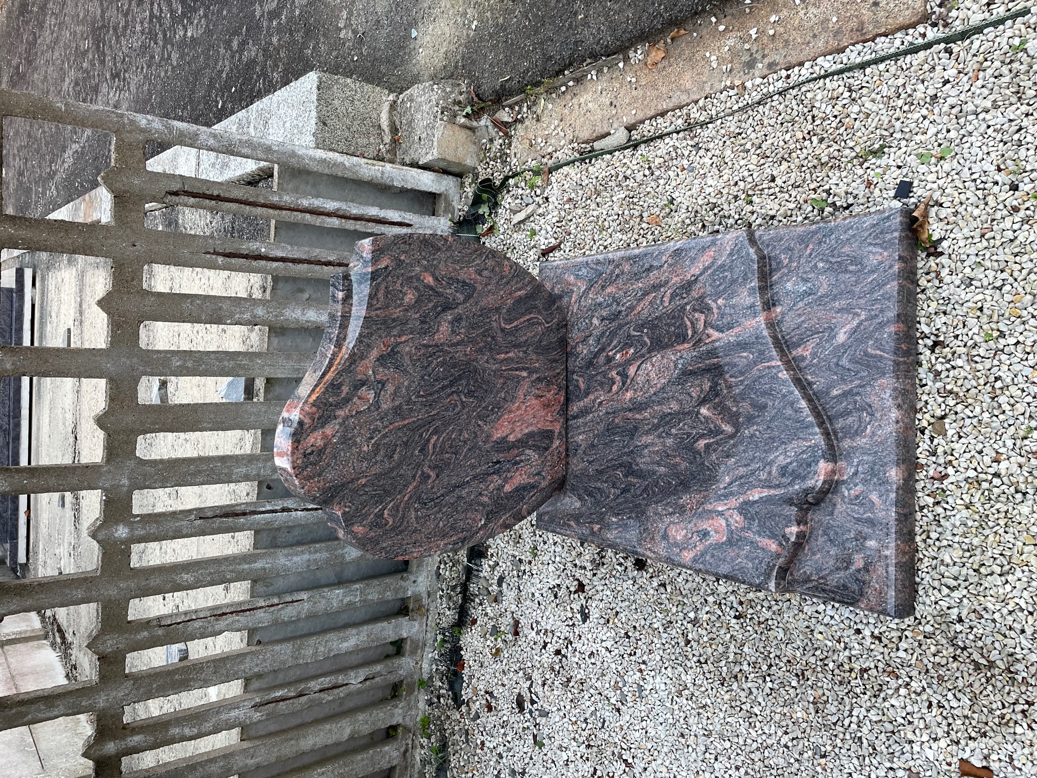 Monument fun&eacute;raire &mdash; La Guerche