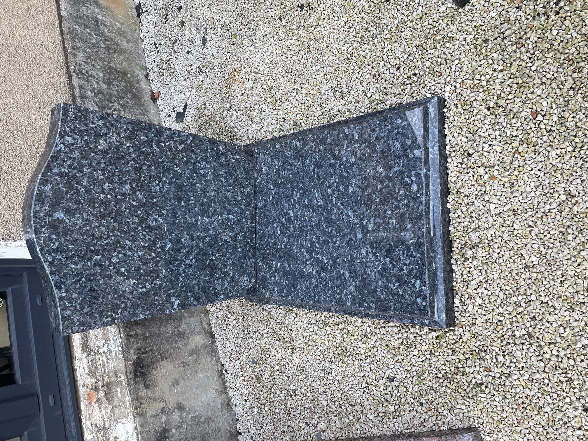 Monument fun&eacute;raire &mdash; La Guerche