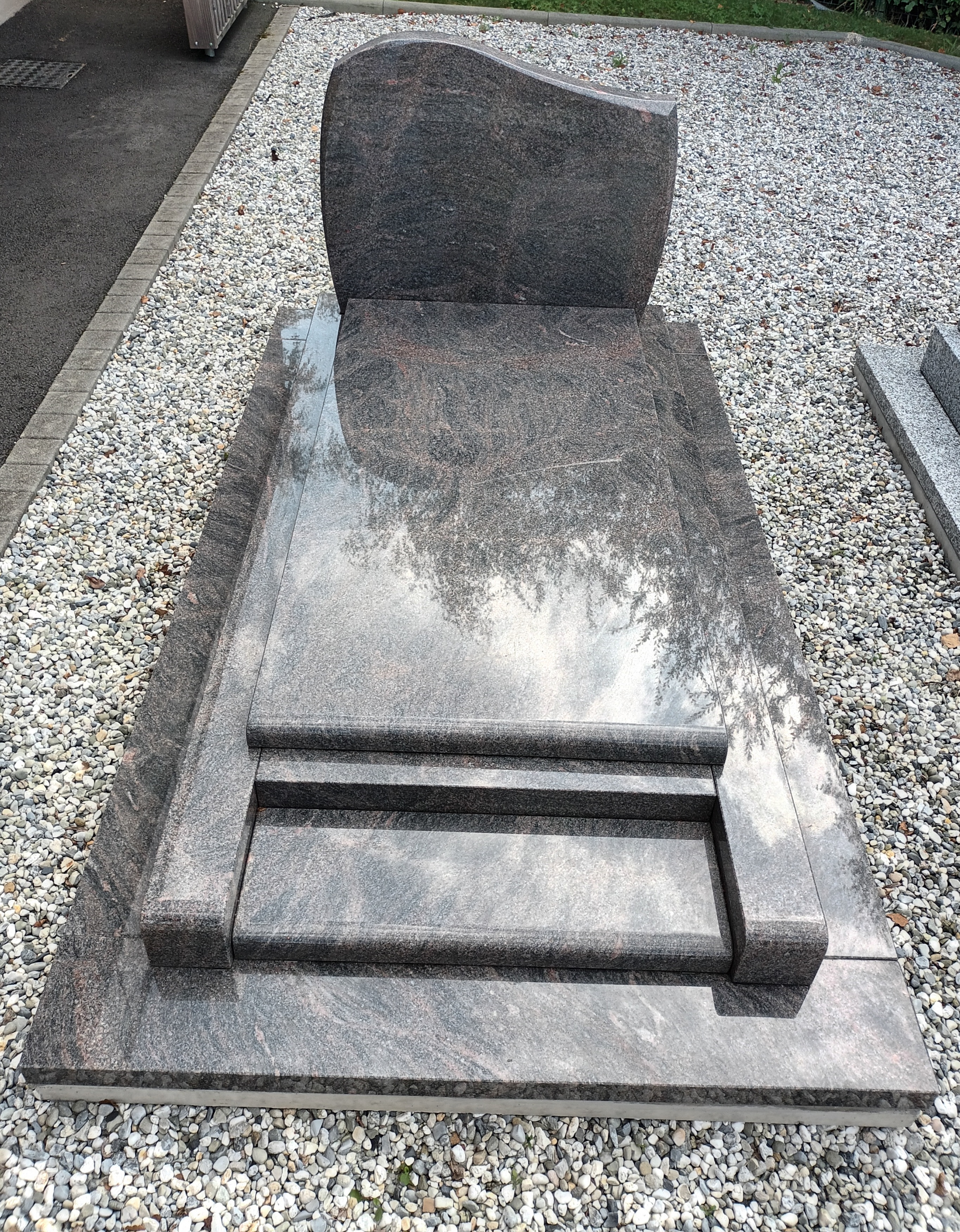 Monument fun&eacute;raire &mdash; Thorign&eacute;