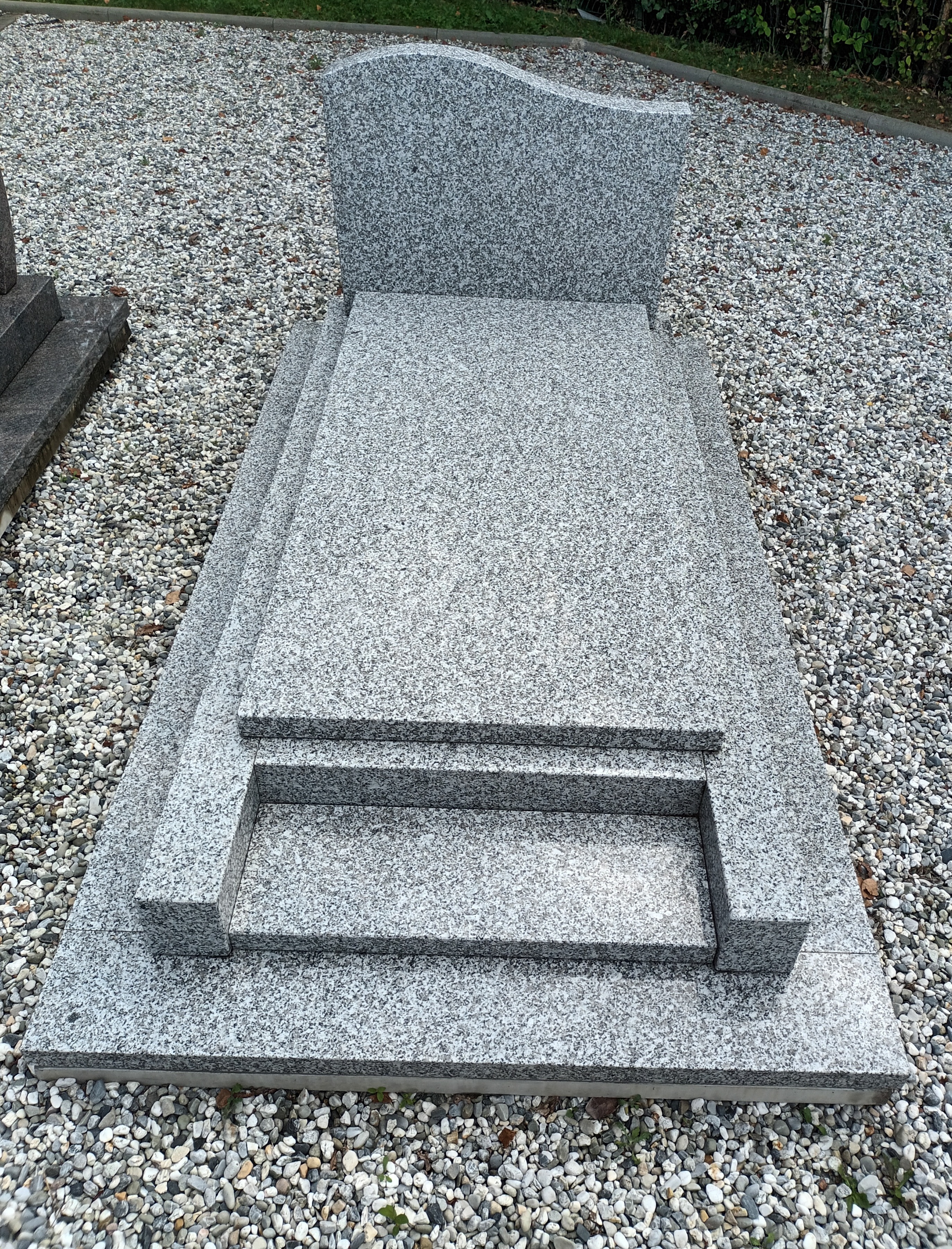 Monument fun&eacute;raire &mdash; Thorign&eacute;