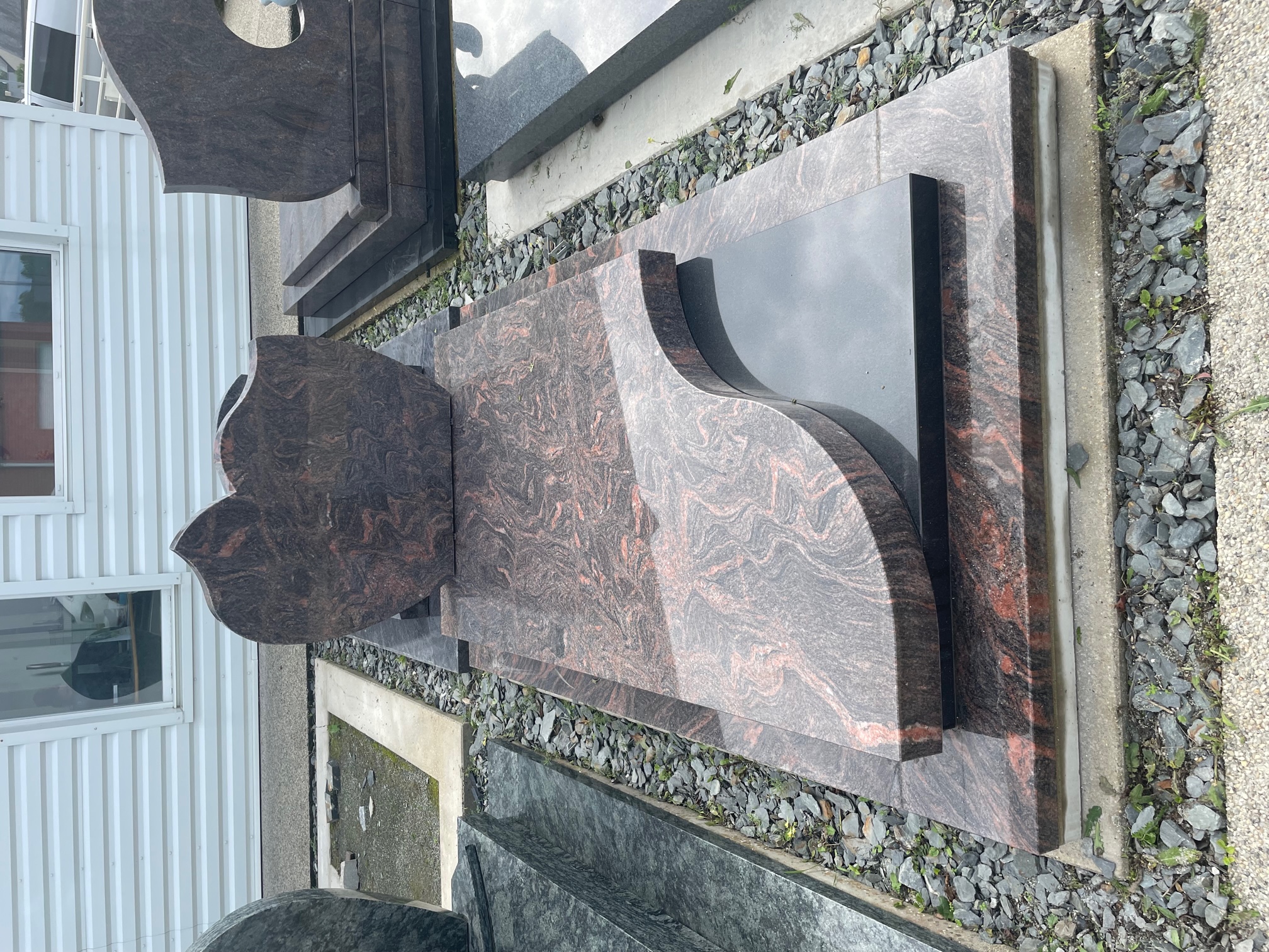 Monument fun&eacute;raire &mdash; Tint&eacute;niac