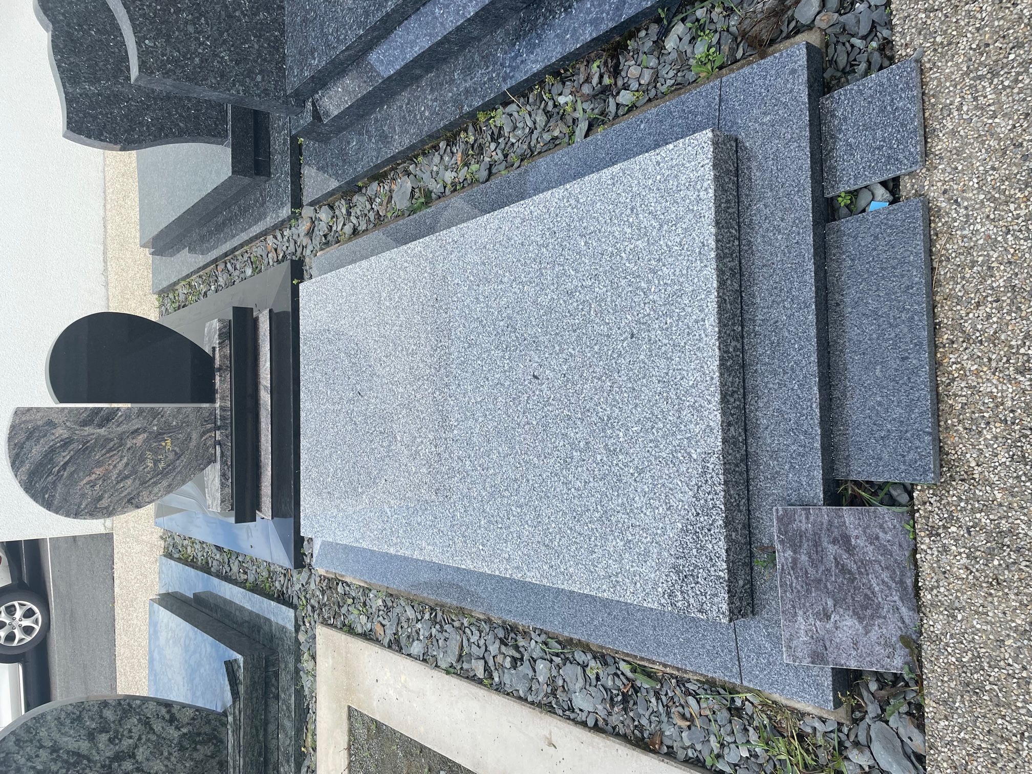 Monument fun&eacute;raire &mdash; Tint&eacute;niac